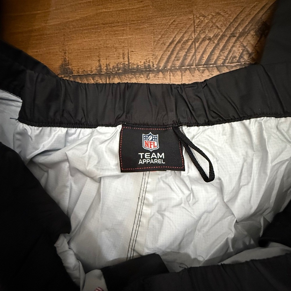NFL Vikings Track Pants Water Resistant Windbreaker Bottle Opener NWT - Picture 5 of 6
